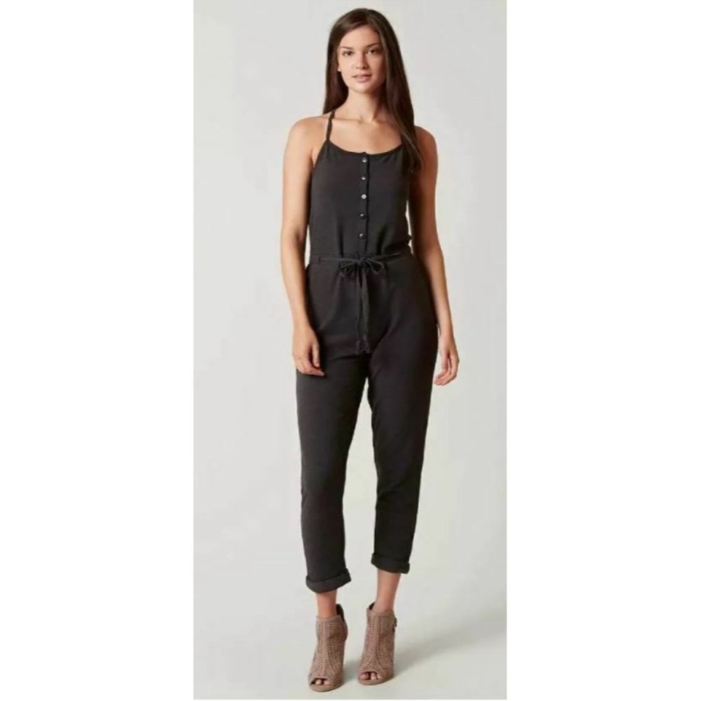 O’Neill Jumpsuit. Thick material, great for winter! Brand new!
